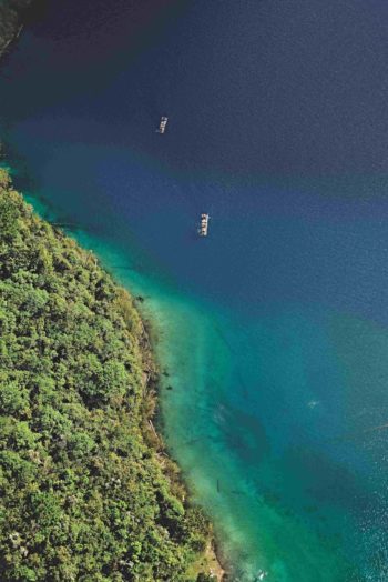 Tour aéreo sobre cascadas y zonas arqueológicas