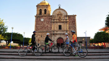 Recorre en bici el pueblo y la zona de agaves