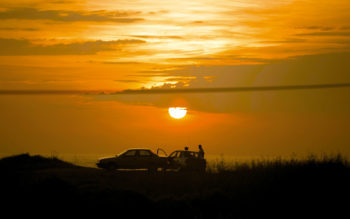 Disfruta el atardecer en Playa Linda