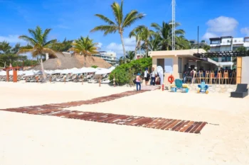 Playa Pelicanos Beach