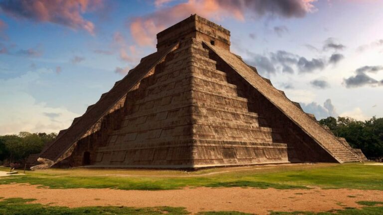  Chichén Itzá: The Echo of the Stars