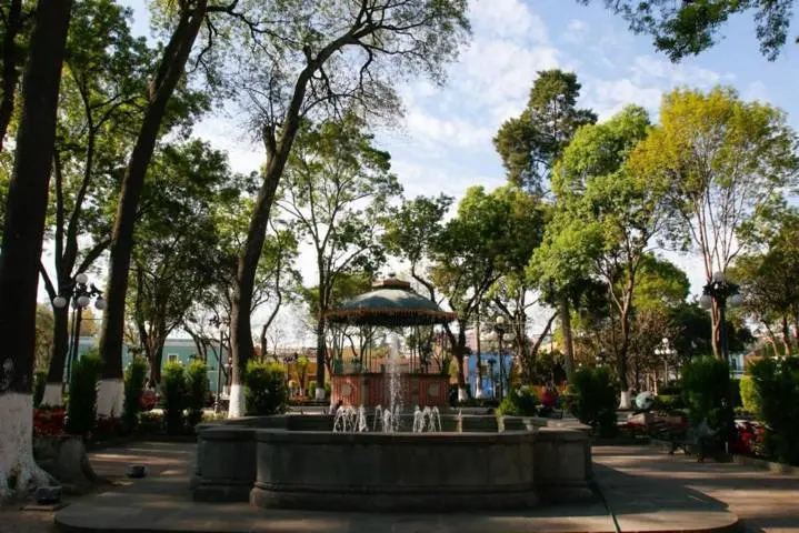 Constitution Plaza