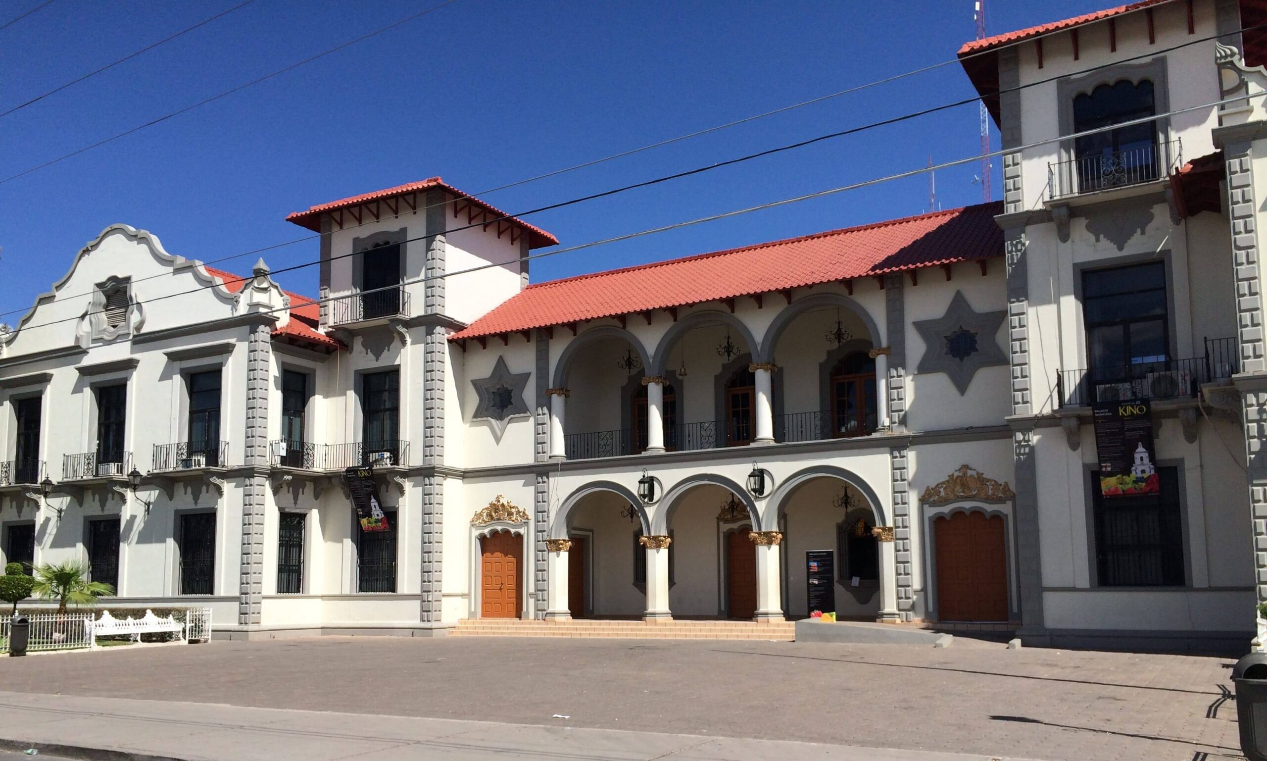 Vitrales y grabados del Palacio Municipal